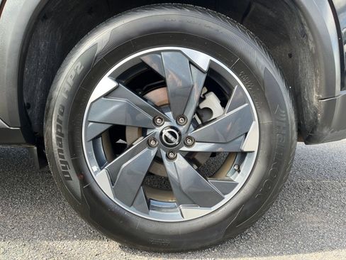 Used 2025 Nissan Rogue SV AWD/4WD image 32
