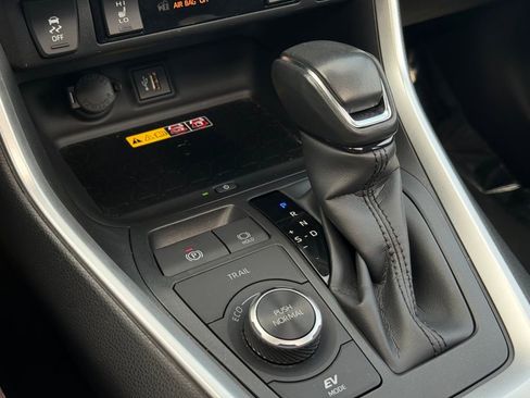 Used 2024 Toyota RAV4 XLE Premium image 33