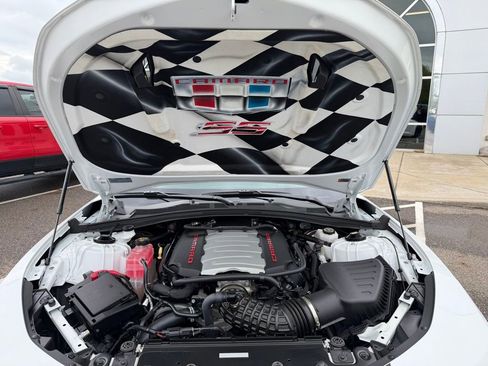 Used 2017 Chevrolet Camaro SS RWD image 32