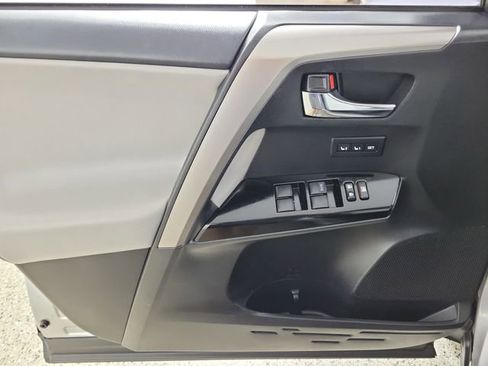 Used 2018 Toyota RAV4 Limited FWD image 22
