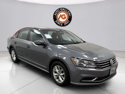 Used 2016 Volkswagen Passat 1.8T S FWD image 1