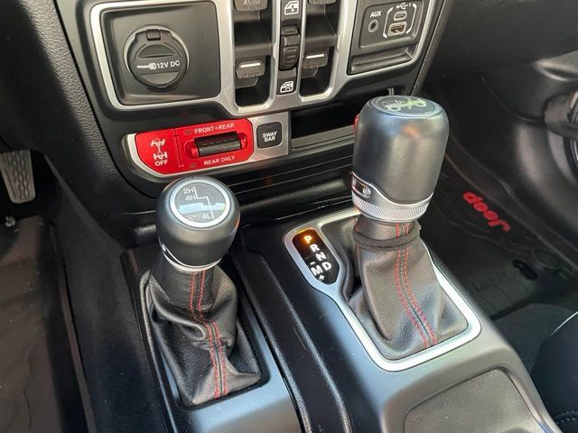 Used 2018 Jeep Wrangler Unlimited Rubicon w/ Dual Top Group AWD/4WD image 21