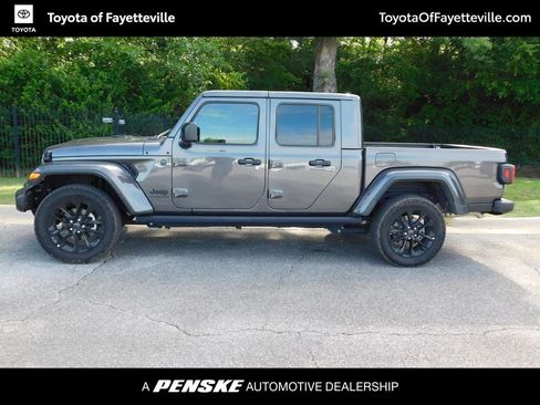 Used 2024 Jeep Gladiator Sport AWD/4WD image 2