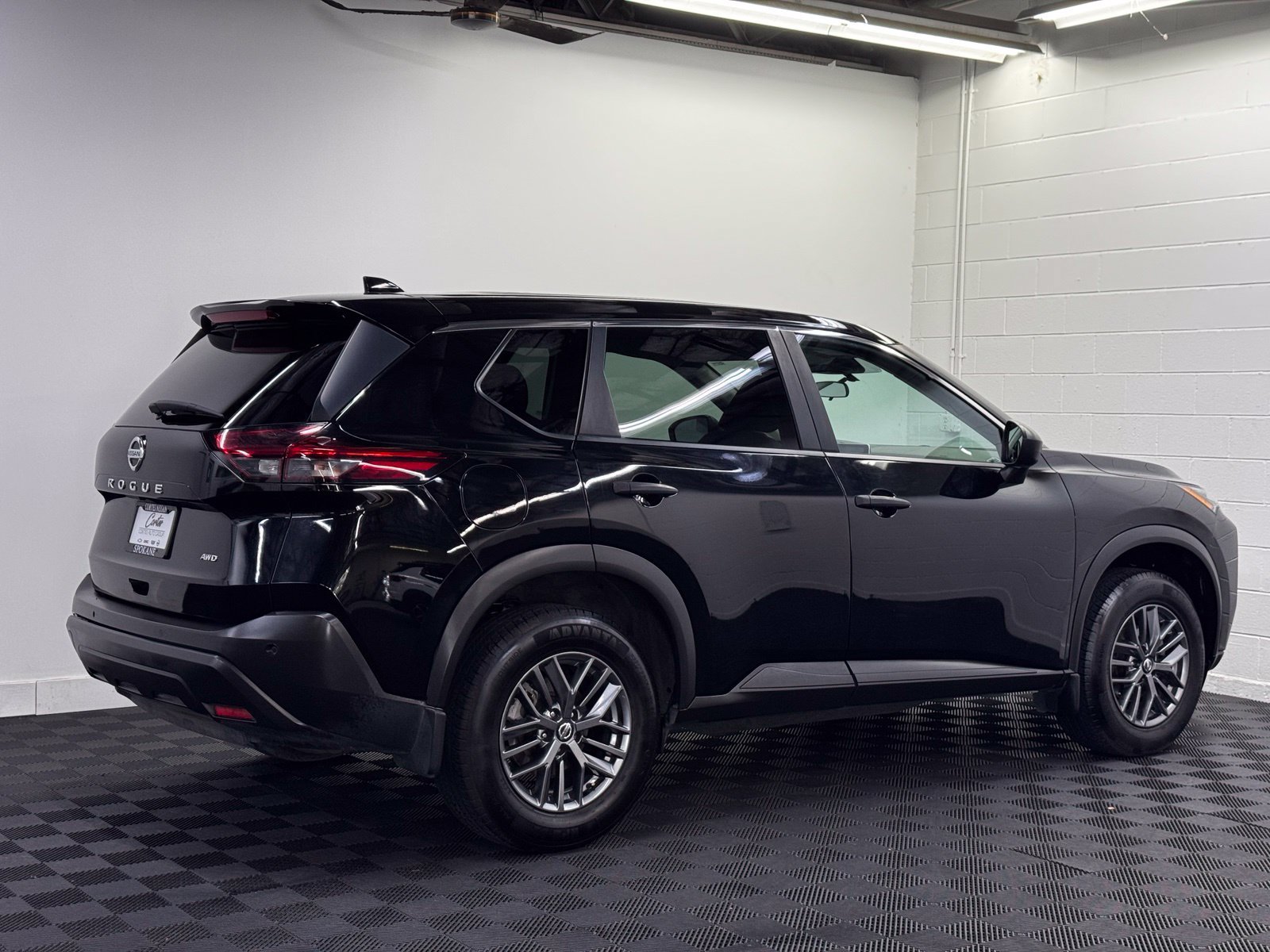 Used 2021 Nissan Rogue S AWD/4WD image 2