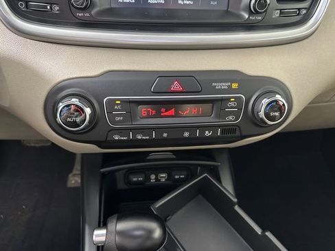 Used 2019 Kia Sorento LX image 23