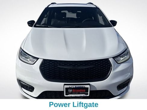 New 2026 Chrysler Pacifica Limited image 9