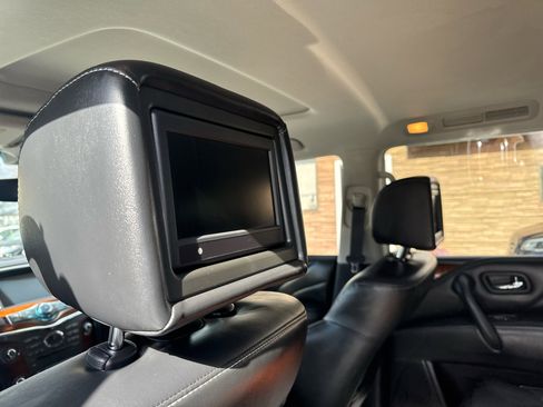 Used 2015 INFINITI QX80 4WD w/ Deluxe Technology Package image 34