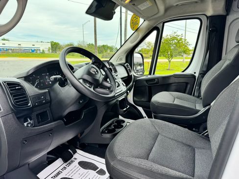 Used 2025 RAM ProMaster 2500 w/ Convenience Group FWD image 9