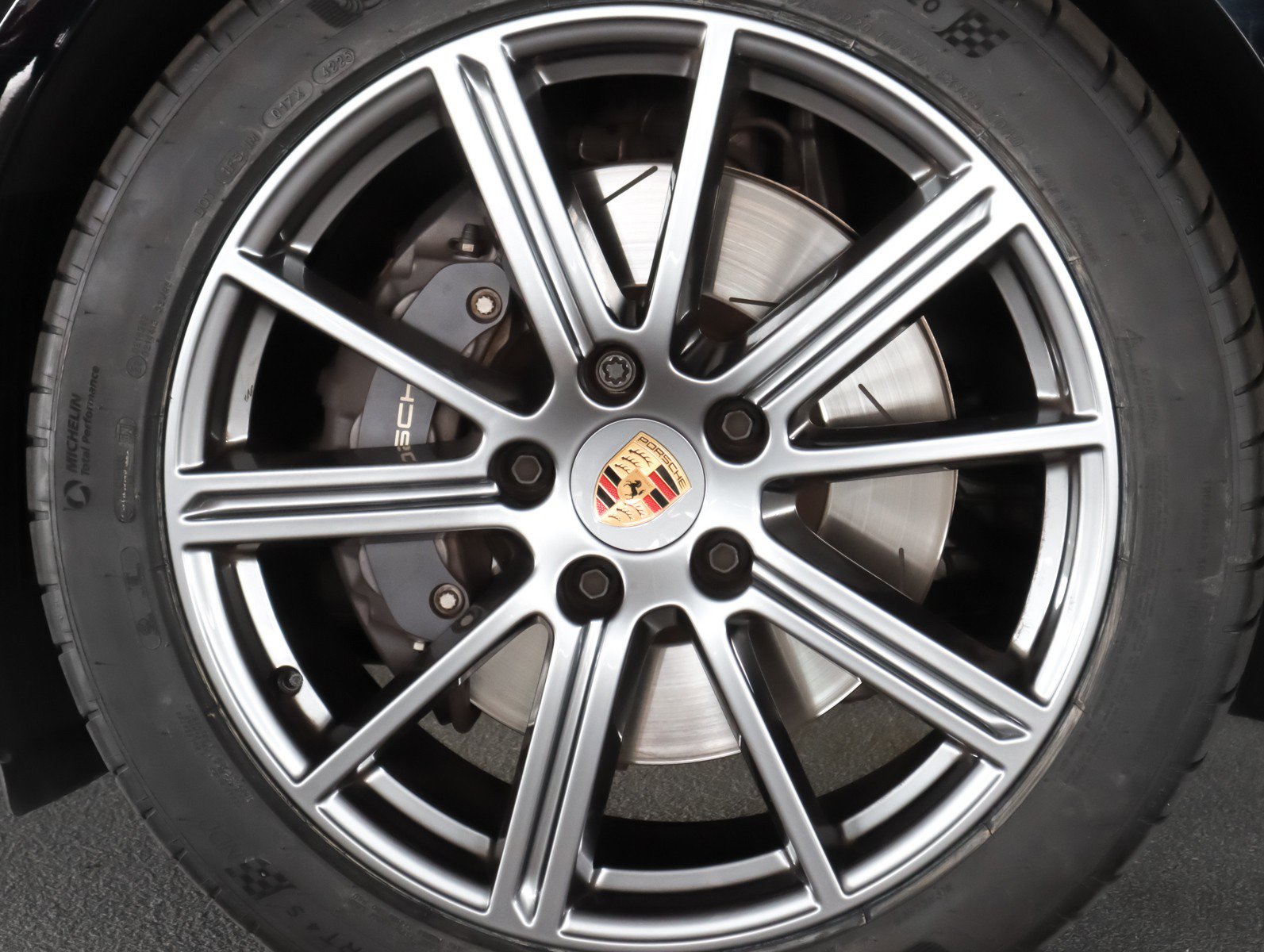 Used 2025 Porsche Panamera RWD image 27