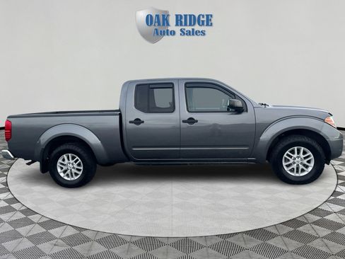 Used 2020 Nissan Frontier SV image 4