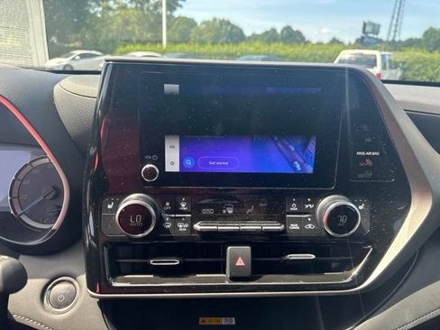 Used 2025 Toyota Highlander XLE AWD/4WD image 13