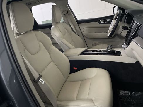Used 2023 Volvo XC60 B5 Plus AWD/4WD image 26