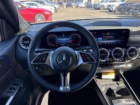 Certified 2026 Mercedes-Benz GLB 250 4MATIC image 21