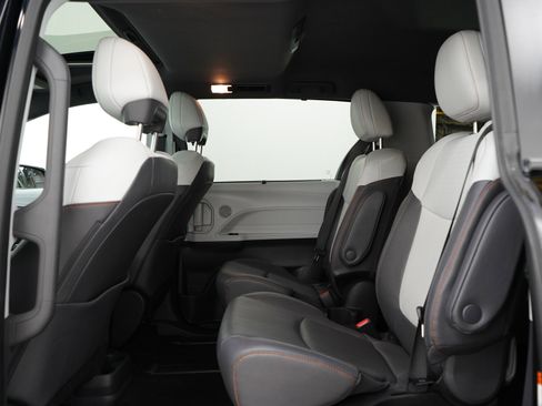 Used 2023 Toyota Sienna XSE AWD/4WD image 16