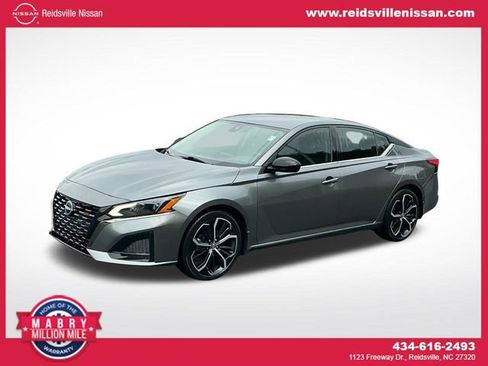 Used 2023 Nissan Altima 2.5 SR FWD image 1