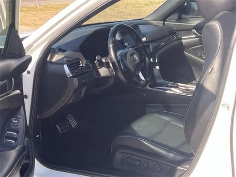 Used 2018 Honda Accord Sport image 3