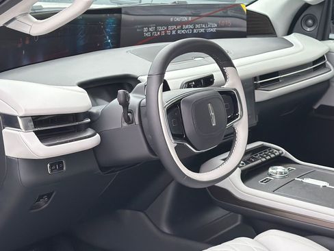 New 2026 Lincoln Navigator L Black Label AWD/4WD image 16