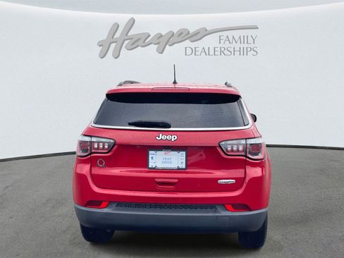 Used 2018 Jeep Compass Latitude image 4