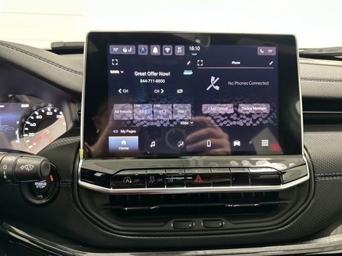 New 2026 Jeep Compass Latitude image 18