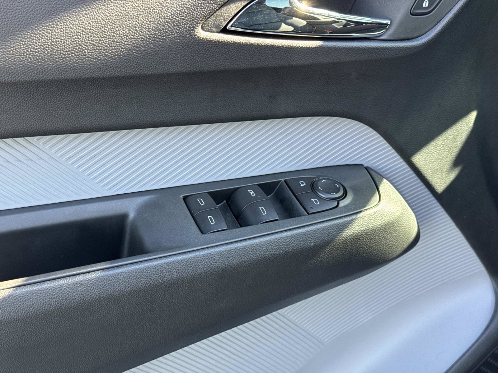 Used 2027 Chevrolet Bolt RS w/ Technology Package FWD image 11