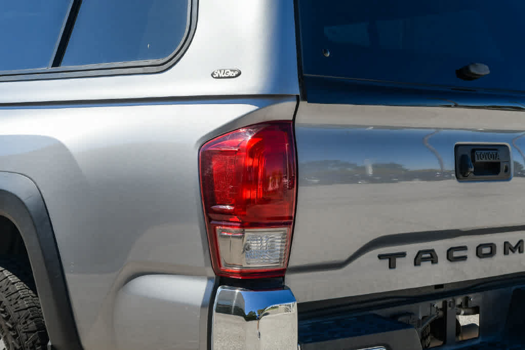 Used 2017 Toyota Tacoma TRD Off-Road w/ Tow Package (A/T) AWD/4WD image 6