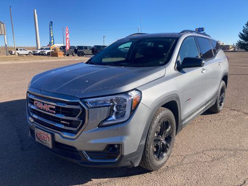 Used 2023 GMC Terrain AT4 image 2