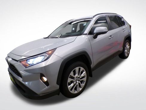 Used 2019 Toyota RAV4 XLE Premium w/ Cold Weather Package AWD/4WD image 3