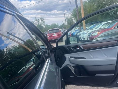 Used 2019 Subaru Outback 2.5i Limited AWD/4WD image 11