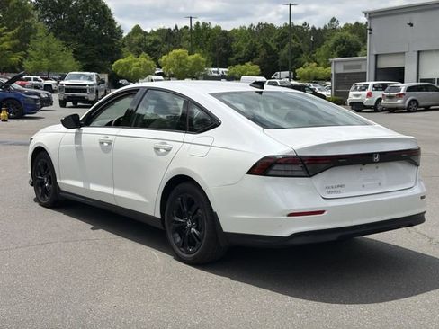 Used 2025 Honda Accord SE image 11