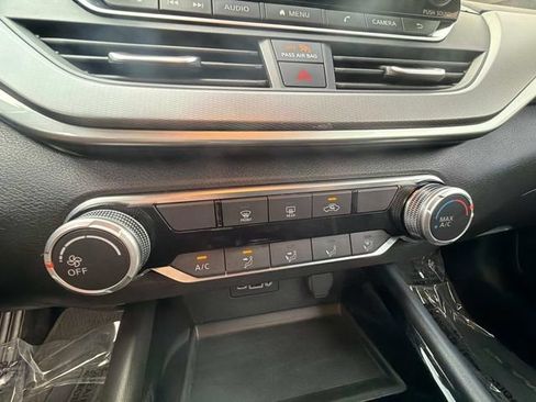 Used 2024 Nissan Altima 2.5 SR FWD image 25