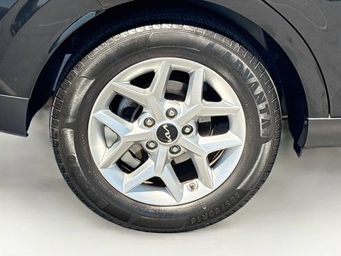 Used 2023 Kia Soul LX w/ Option Group 015 FWD image 32