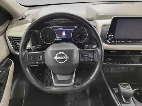 Used 2025 Nissan Rogue SV image 6