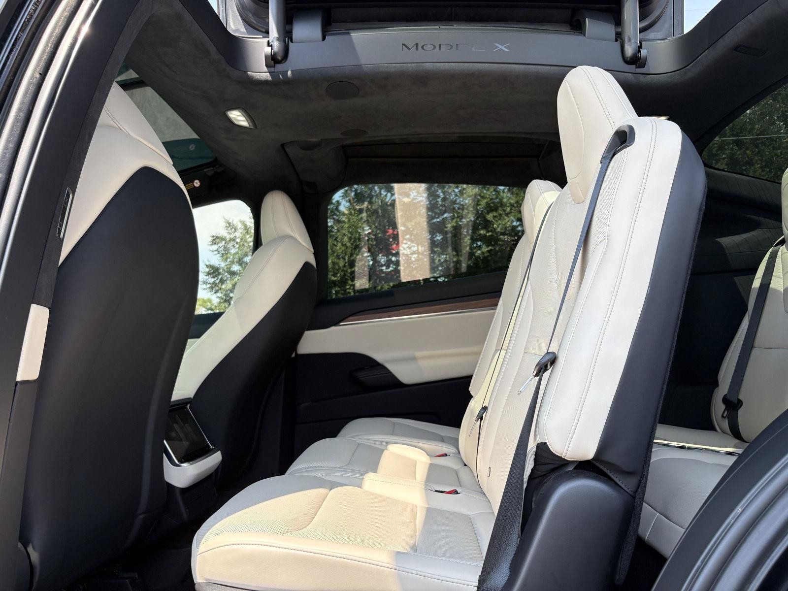 Used 2025 Tesla Model X AWD/4WD image 17