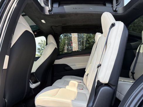 Used 2025 Tesla Model X AWD/4WD image 17