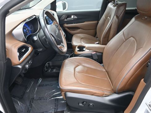 Used 2017 Chrysler Pacifica Limited FWD image 15