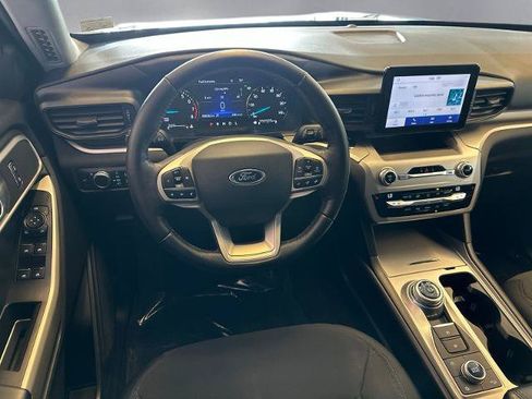 Certified 2021 Ford Explorer XLT AWD/4WD image 3