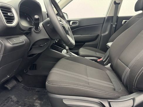 Used 2025 Hyundai Venue SEL FWD image 16