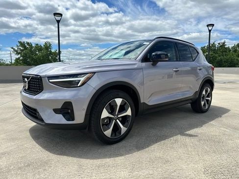 Certified 2026 Volvo XC40 B5 Plus AWD/4WD image 4