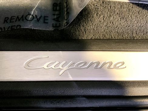 Used 2022 Porsche Cayenne image 38
