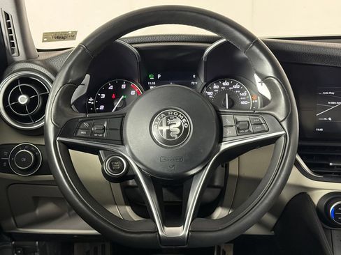 Used 2018 Alfa Romeo Giulia AWD image 36