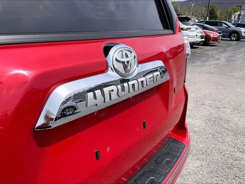 Used 2021 Toyota 4Runner Limited AWD/4WD image 8