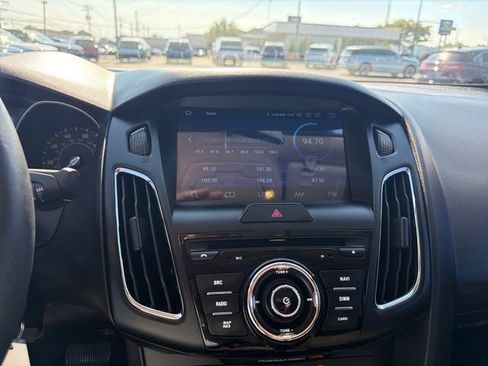 Used 2016 Ford Focus SE w/ SE Sport Package FWD image 20