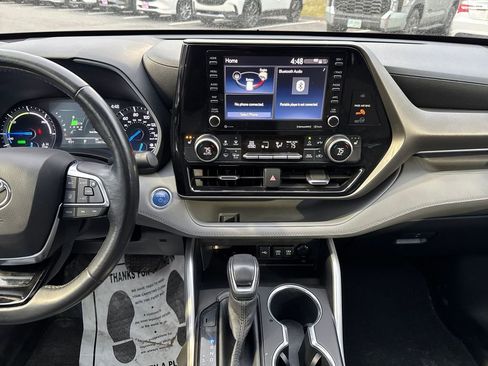 Used 2020 Toyota Highlander XLE image 31