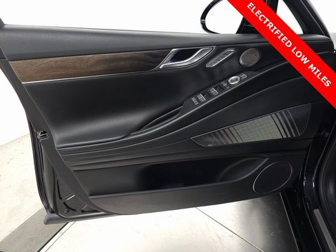 Used 2024 Genesis G80 image 17