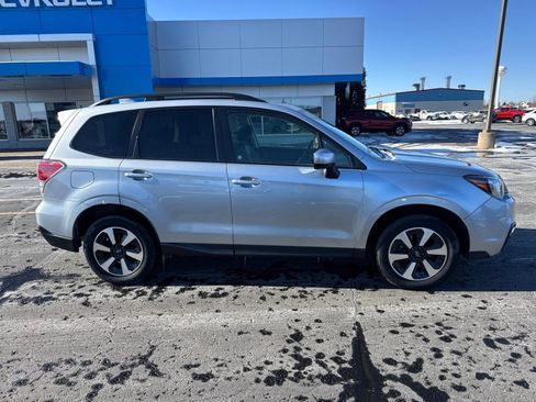 Used 2017 Subaru Forester 2.5i Premium w/ All-Weather Package image 2