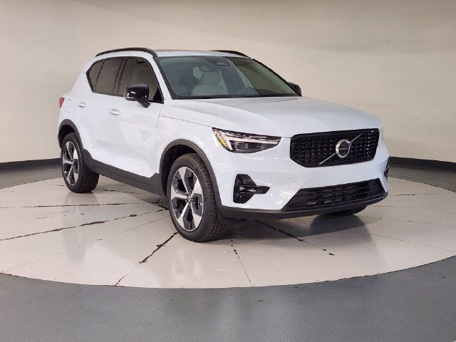 Certified 2026 Volvo XC40 B5 Plus w/ Protection Package Premier AWD/4WD image 7