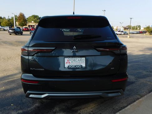 New 2025 Mitsubishi Outlander SE image 4