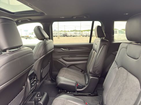 New 2025 Jeep Grand Cherokee L Altitude image 32