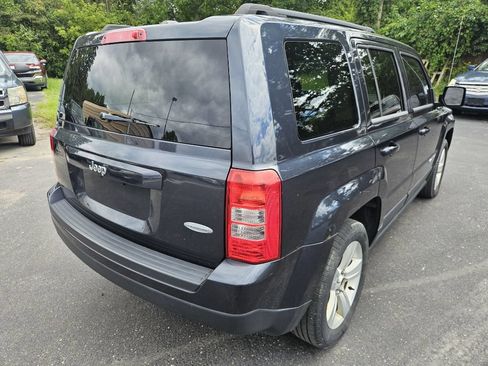 Used 2014 Jeep Patriot Latitude FWD image 9