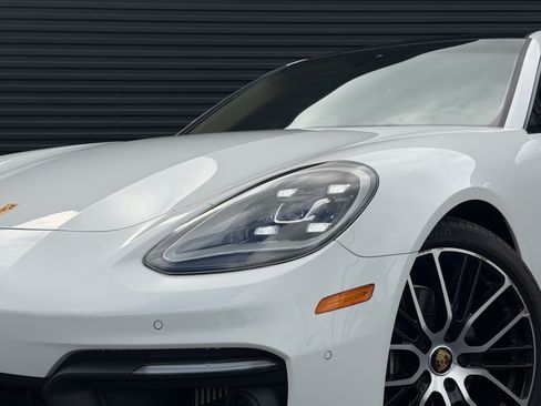 Certified 2023 Porsche Panamera image 11